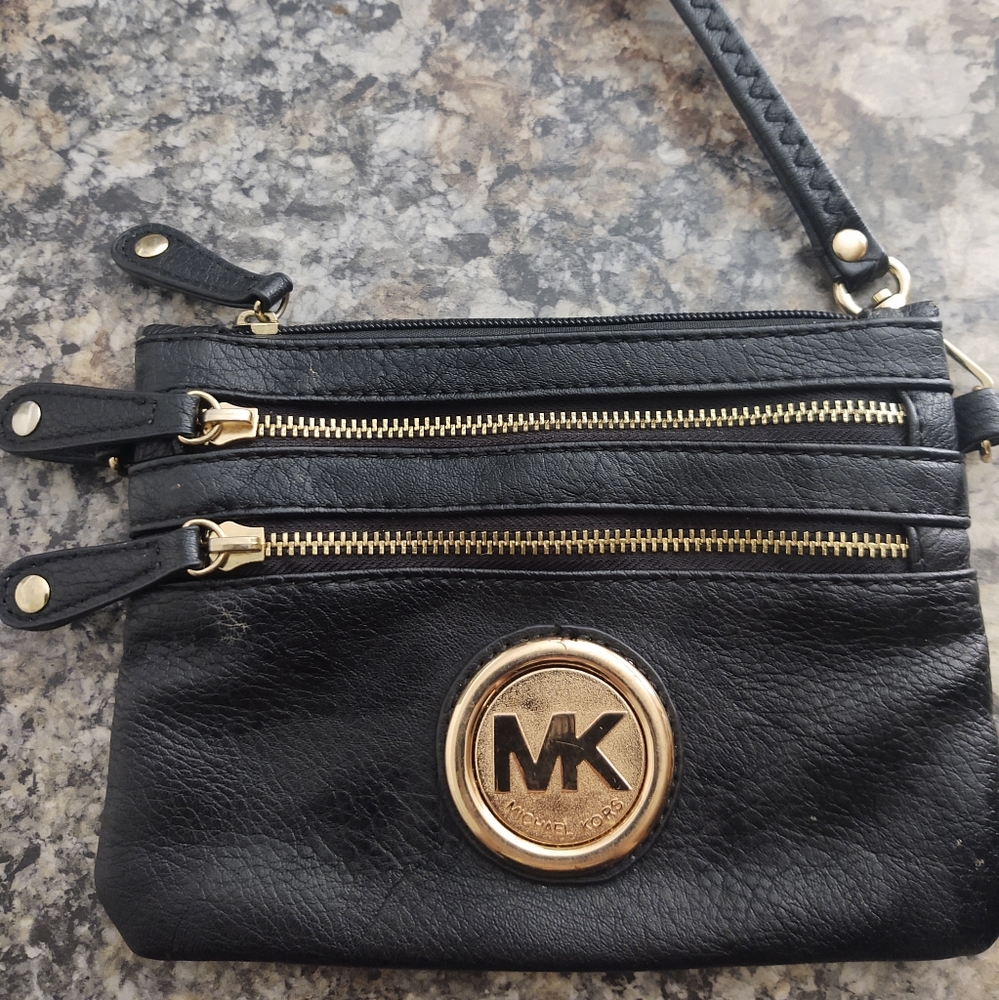 Black wristlet